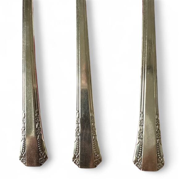 Set VTG 1881 Rogers Oneida Silver-Plated DEL MAR Flatware, Knives, Forks, Spoons - Picture 9 of 10